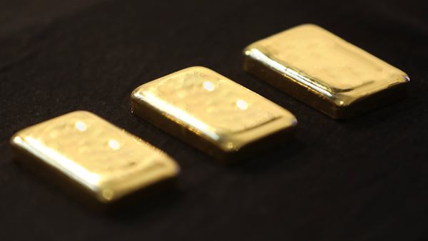 В Таиланде женщина случайно выкинула золотые слитки почти на 5 млн рублей