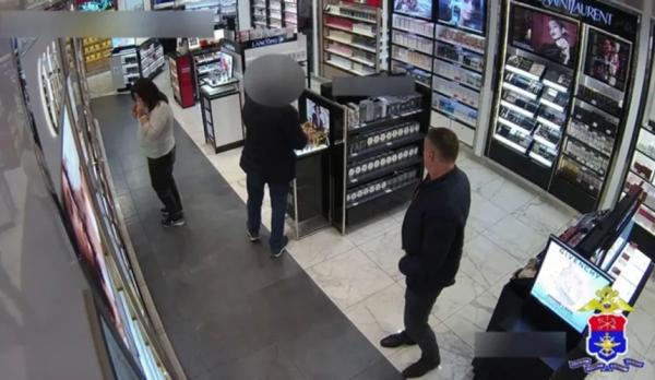 Сибиряк перед вылетом из Пулково решил украсть дорогую помаду