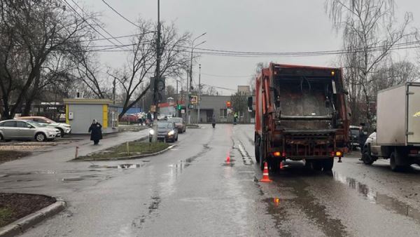 Водитель мусоровоза сбил насмерть женщину в Мытищах