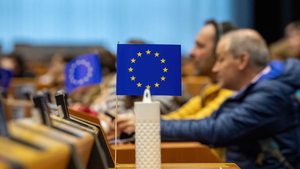 ЕС сохраняет опасения на фоне мирных переговоров США и Украины. Что пишут СМИ