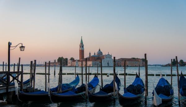 Туристам предлагают недорого слетать в Италию через Ереван