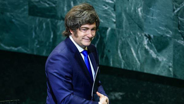 Президент Аргентины отменил свою 15-ю запланированную поездку в США