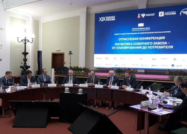 Северный завоз требует расширения господдержки и обновления флота — Айсен Николаев