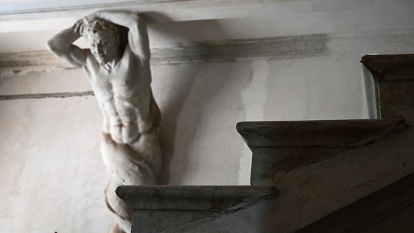 Правкомиссия одобрила законопроект о продаже ветхих памятников культуры